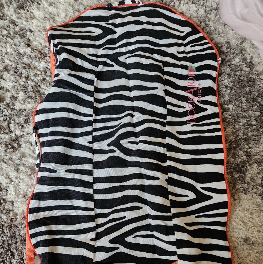 DockATot deluxe + Cover only, So Safari (Zebra)